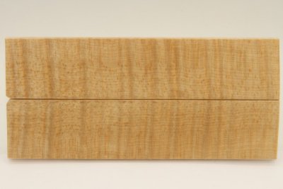 Plaquettes pour la coutellerie, Erable sycomore ondé stabilisé naturel, ref:PESOs69113