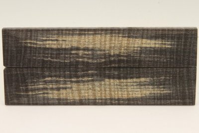 Plaquettes pour la coutellerie, Erable sycomore ond&eacute; stabilis&eacute; noir, ref:PESOs75439nr